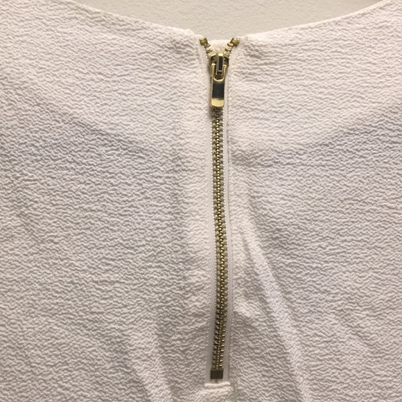 H&M crepe like blouse with gold zipper - Picture 4 of 4